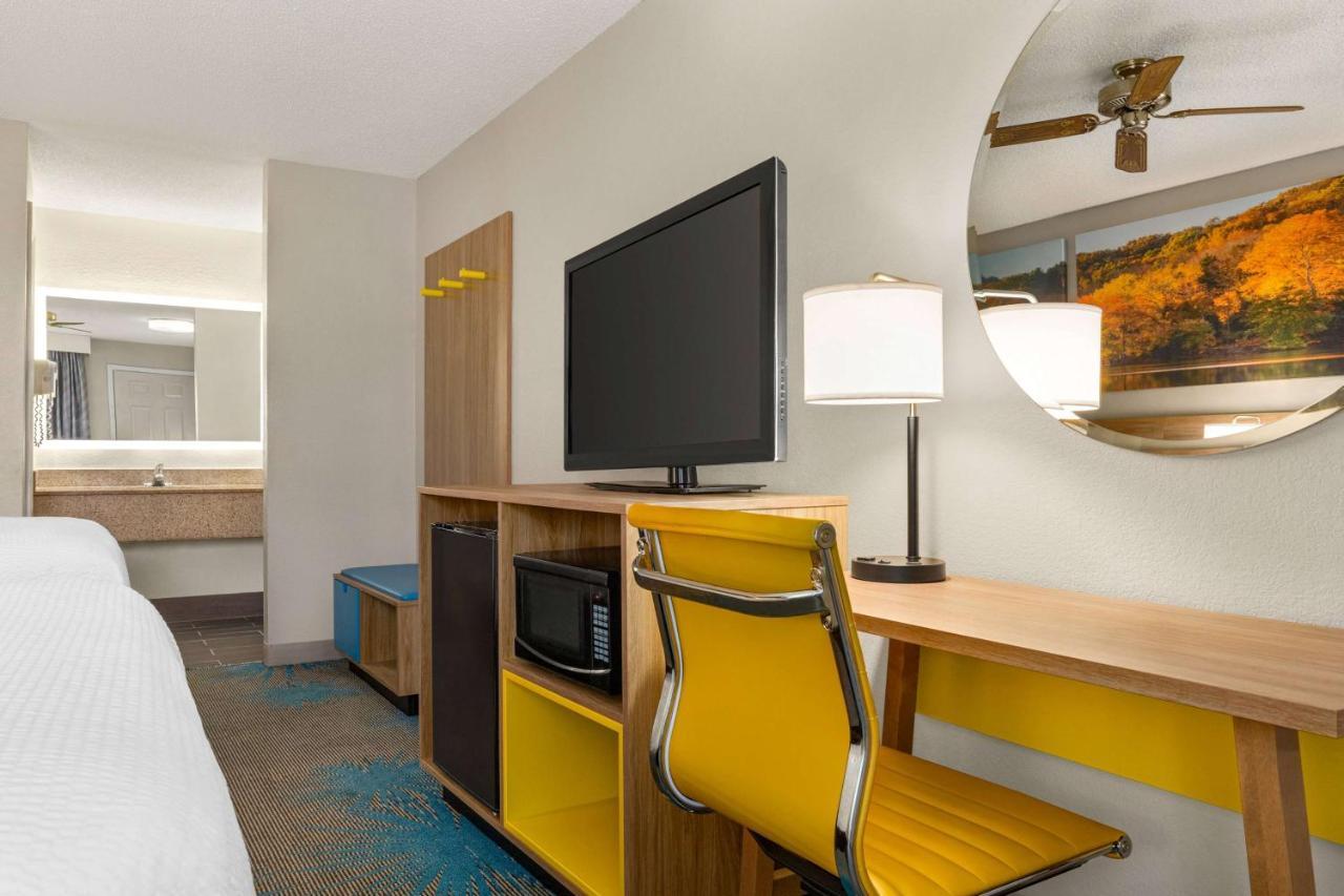 Days By Wyndham Hotel